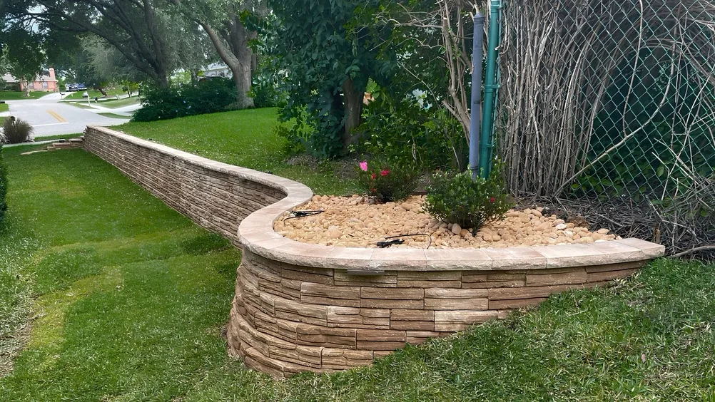 Retaining wall hardscape design idea